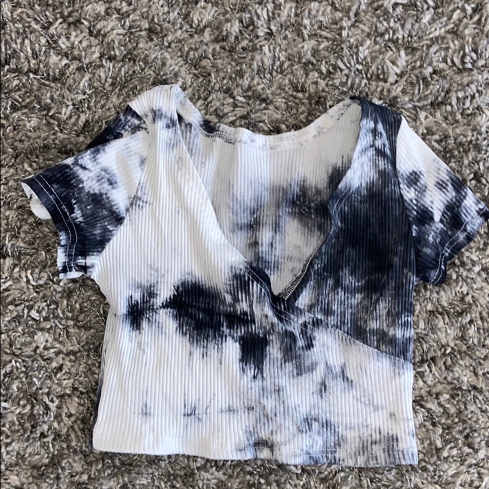 Small tye dye crossed top